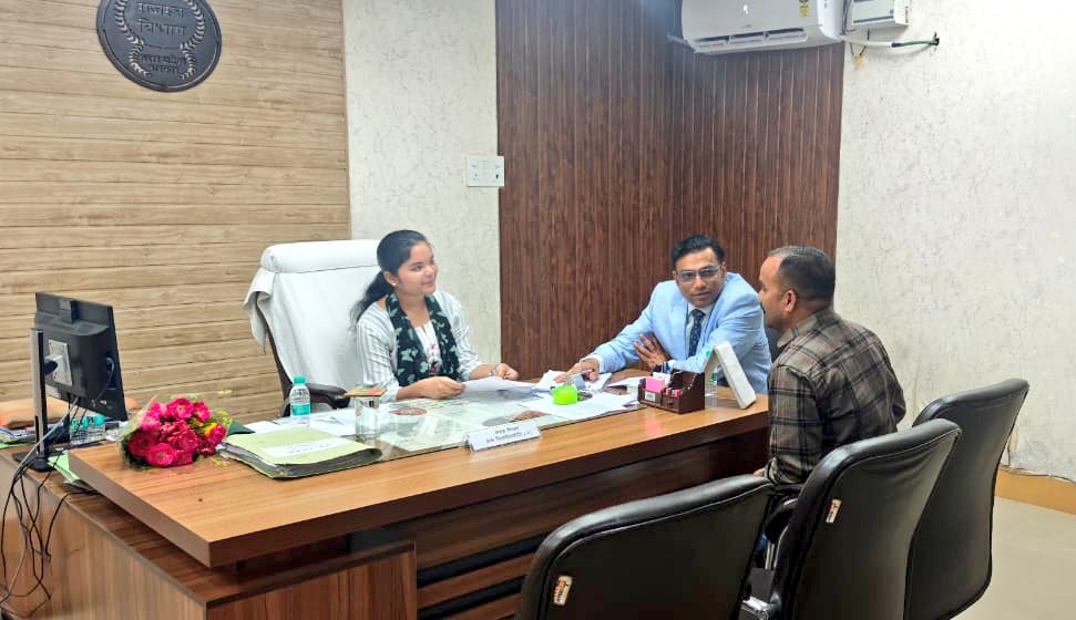 Dm Lalitpur (@dmlalitpur) on Twitter photo महिला सशक्तिकरण की दिशा में मिशन शक्ति फेज-5 के तहत छात्राओं ने एक दिन का प्रशासनिक अधिकारी बनकर पदीय दायित्वों का निर्वहन किया, जनसुनवाई की और कार्यालयों व क्षेत्र के विकास कार्यों को देखा
साथ ही भविष्य में प्रशासनिक सेवा करने का संकल्प भी लिया
<a href="/missionshaktiup/">MissionShakti</a> 
<a href="/UPGovt/">Government of UP</a> महिला सशक्तिकरण की दिशा में मिशन शक्ति फेज-5 के तहत छात्राओं ने एक दिन का प्रशासनिक अधिकारी बनकर पदीय दायित्वों का निर्वहन किया, जनसुनवाई की और कार्यालयों व क्षेत्र के विकास कार्यों को देखा
साथ ही भविष्य में प्रशासनिक सेवा करने का संकल्प भी लिया
<a href="/missionshaktiup/">MissionShakti</a> 
<a href="/UPGovt/">Government of UP</a>