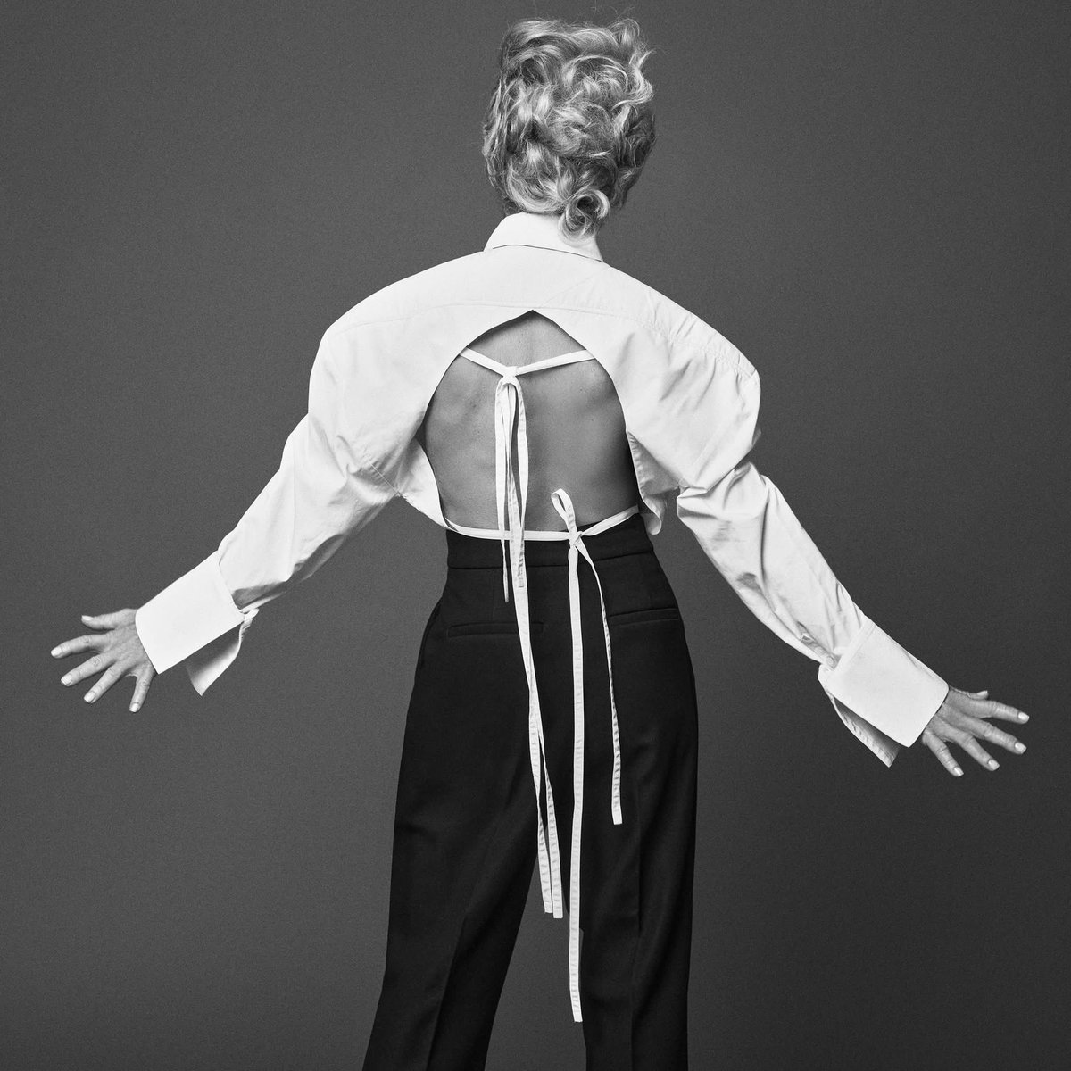 Ya podeis escuchar #SeHaAcabadoElShow en todas las plataformas digitales. 
▶️ links.altafonte.com/anatorroja_seh…