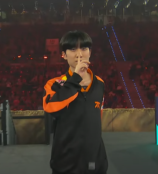 No one told me Oner and Faker is playing on #LEC tonight????? 🤯