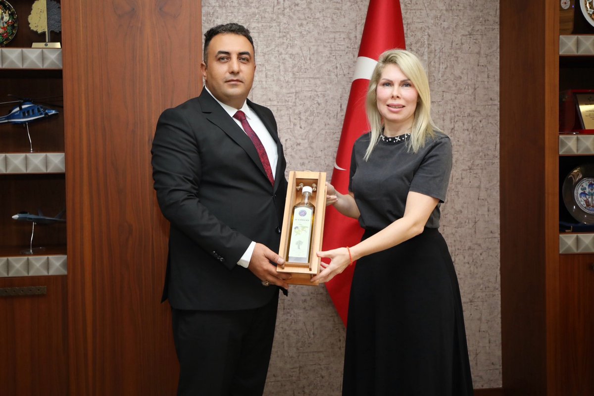 Bugün Antalya İl Göç İdaresi Müdürümüz Sayın Abdullah Yılmaz’ı üniversitemizde konuk ettim.
Samimi sohbeti ve nazik ziyareti için teşekkür ediyorum.