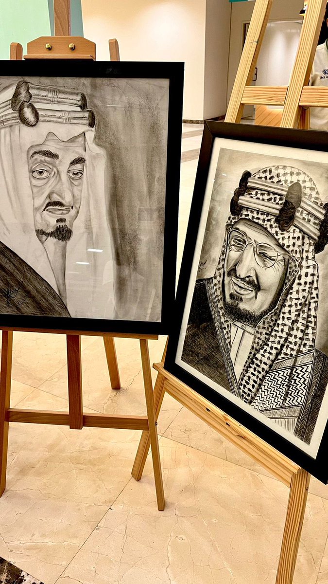 Ksu_Arts's tweet image. بمناسبة #اليوم_الوطني_السعودي 🇸🇦
شاركت كلية الفنون بالمدينة الجامعية للطالبات بفعاليات متنوعة جسدت حب الوطن، وأبرزت إبداعات الطلبات الفنية التي تعكس الاعتزاز بالهوية الوطنية والانتماء لهذا الوطن الغالي.
#اليوم_الوطني_السعودي_95 
#اليوم_الوطني_عزنا_بطبعنا 
@_KSU 
#كلية_الفنون