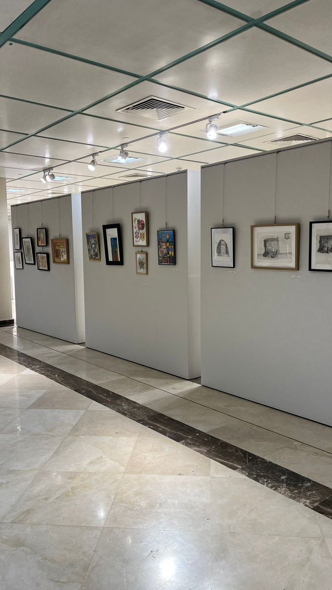 Ksu_Arts's tweet image. بمناسبة #اليوم_الوطني_السعودي 🇸🇦
شاركت كلية الفنون بالمدينة الجامعية للطالبات بفعاليات متنوعة جسدت حب الوطن، وأبرزت إبداعات الطلبات الفنية التي تعكس الاعتزاز بالهوية الوطنية والانتماء لهذا الوطن الغالي.
#اليوم_الوطني_السعودي_95 
#اليوم_الوطني_عزنا_بطبعنا 
@_KSU 
#كلية_الفنون