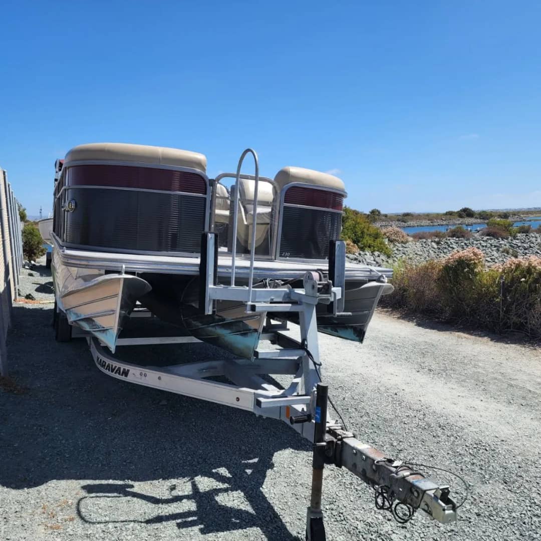 mlsinder's tweet image. Weekend plans: just add water 🚤☀️ #BoatLife #PontoonVibes