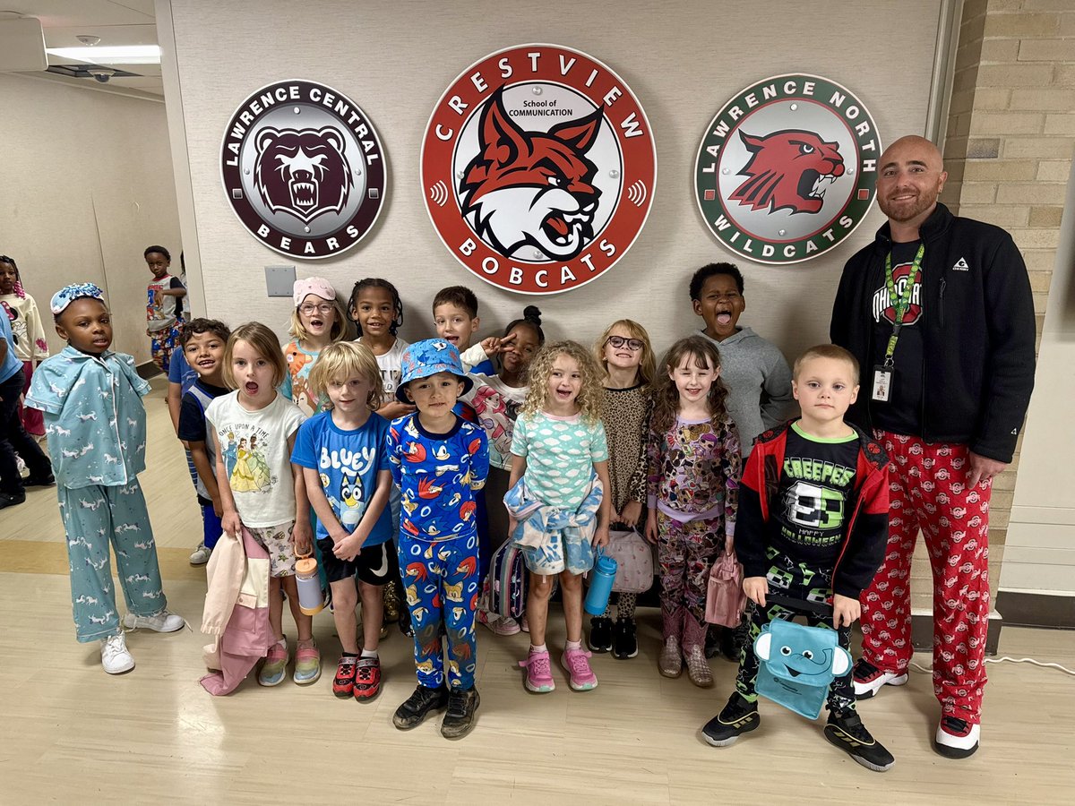 ltgoodnews's tweet photo. Don’t “sleep” on your future! The Crestview Bobcats know how to celebrate #CollegeGOweek! #PajamaDay #LTpride https://t.co/AnkI17nSVF