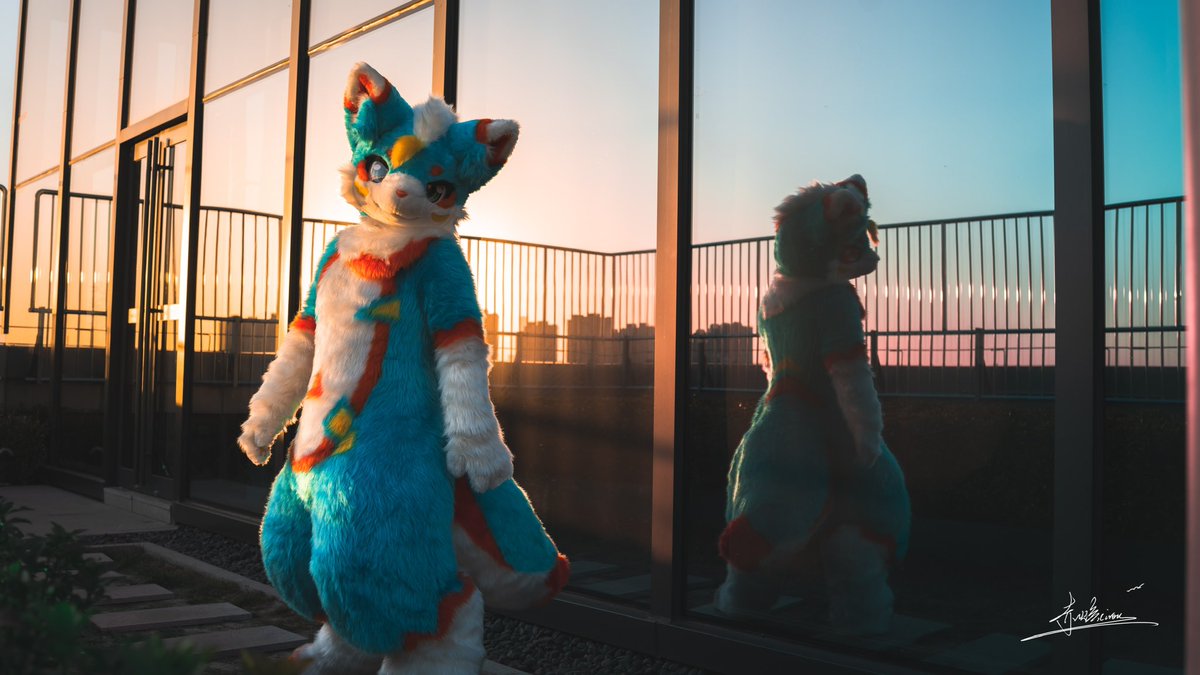 #FursuitFriday 
宝宝，你是一个煤气罐罐w📷：<a href="/chirong1171833/">赤熔Ciron</a>