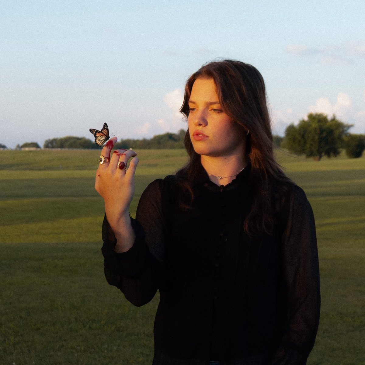 My EP “Butterflies Start To Sting” comes out October 24th 🦋

24 Hours is out now!! Go stream!!