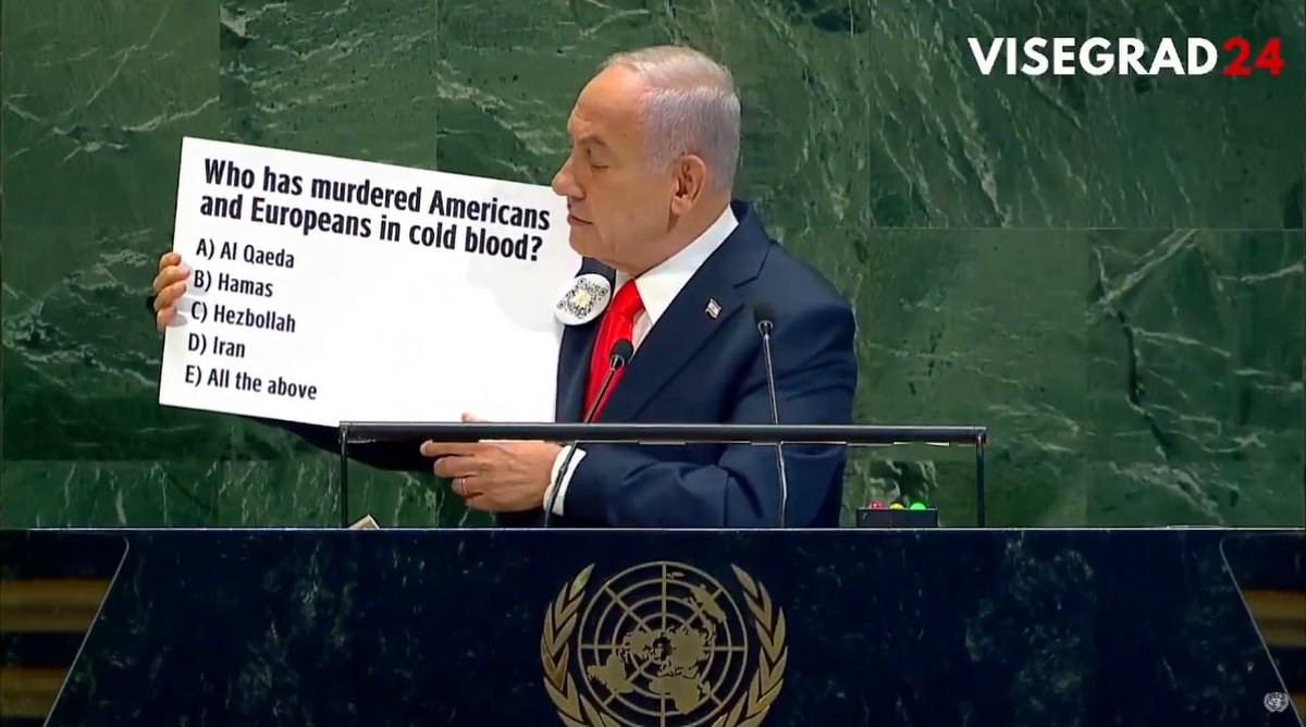 ShahryarShefigh's tweet image. همیشه با ابزارهای کمک آموزشی میاد چون می‌دونه یک مشت بز و گوسفند اونجا نشستن. 
اینبار یه کوییز هم گرفت :))