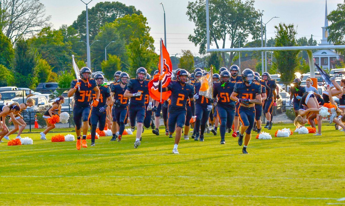 GAME TIME UPDATE
🏈 Varsity Football vs. Southeast Raleigh
⏰ Kickoff: 7:00 PM (was 7:30)
📍 Bengal Stadium
⚠️ Adjusted due to weather forecast