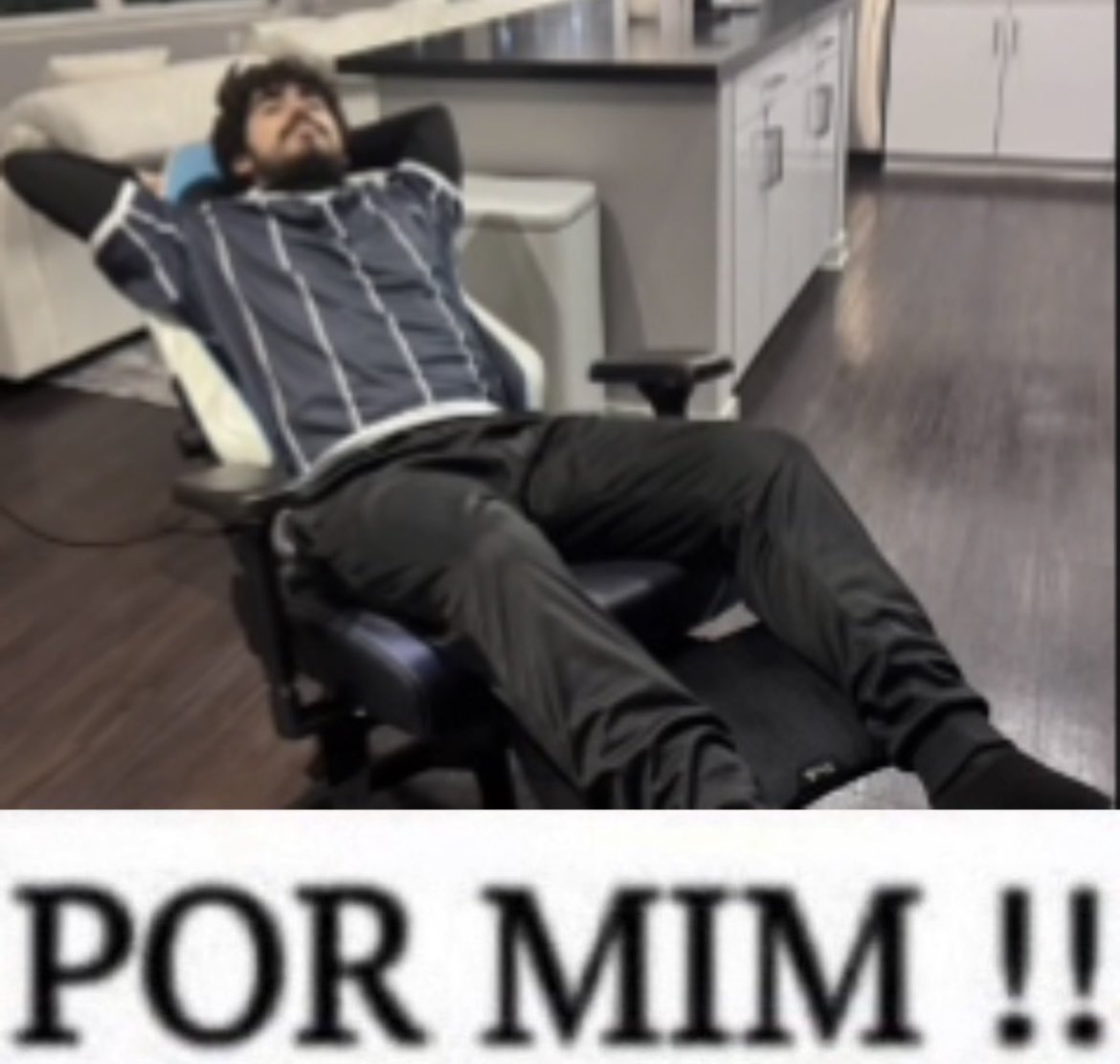 quepaola_'s tweet image. só fodo com mibr #fui
📍SEXTA-CHEIRA
naquele modelo chucro😘😘😘🤷🏻‍♀️🤷🏻‍♀️