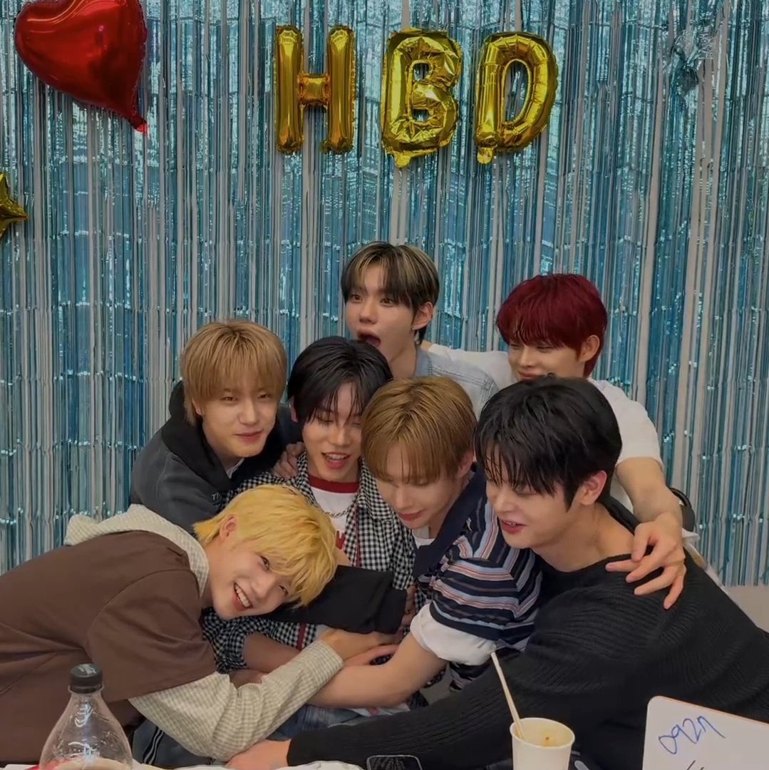 jjemnyangie's tweet image. my cluamily 🥹🫂