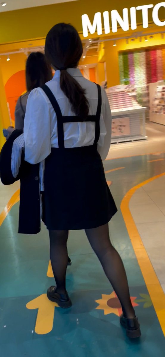 LinXY5990's tweet photo. 街拍分享 
#街拍 #丝袜 #短裙 #黑丝

https://t.co/iBPzLGbFzd https://t.co/K0lJOk1GyH