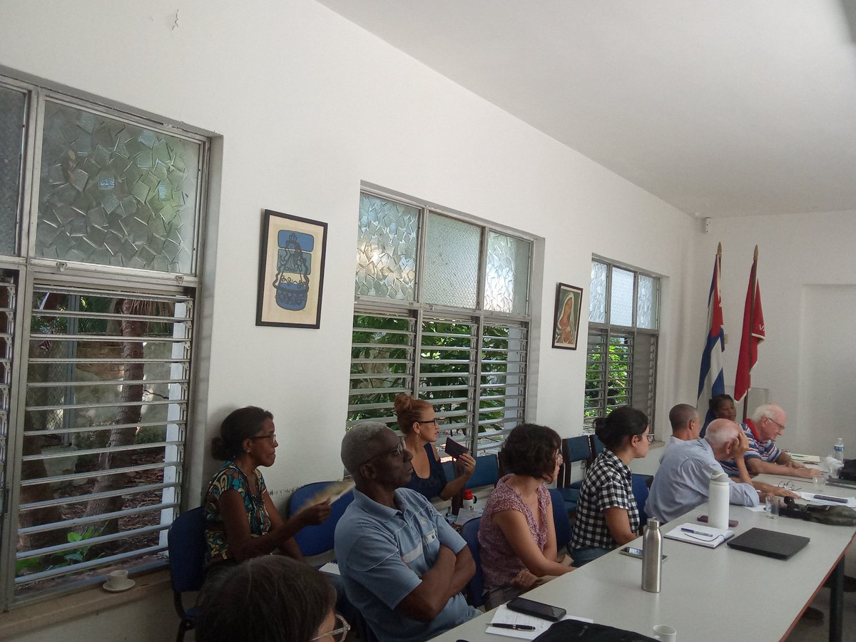 El ciem.cu desarrolla hoy la Sesión Científica "Situación socioeconómica actual de la India.Perspectivas" a cargo de la ponente Gretel Blanco Interian  con un amplio debate de investigadores del centro.