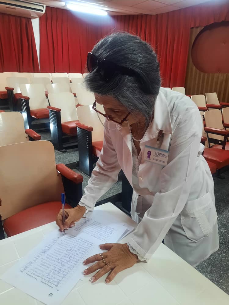Desde la Dirección General de Salud en Pinar del Río, firmamos el libro en apoyo a Venezuela 🇻🇪. Un gesto de amor, solidaridad y compromiso entre pueblos hermanos. ¡Cuba y Venezuela, unidos por la vida! 🤝#SaludEsSolidaridad
#PinarDelRíoConVenezuela
#CubaPorLaVida
