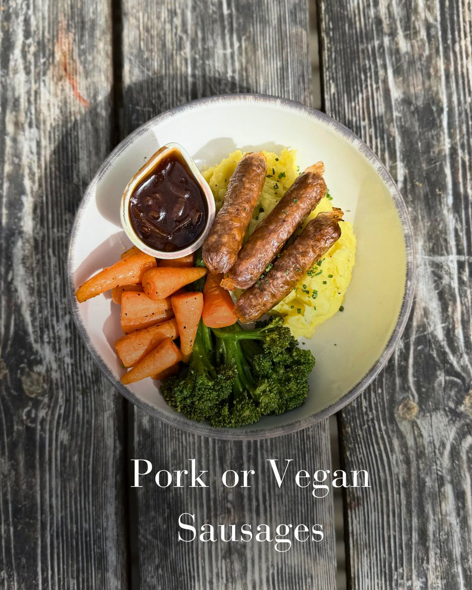 Celebrate the weekend with our Sunday Mash-Up at Clocktower Kitchen. Relish creamy mash, seasonal favourites, and homemade gravy. No booking required | Garden entry essential. #SundayMenu #SundayLunch