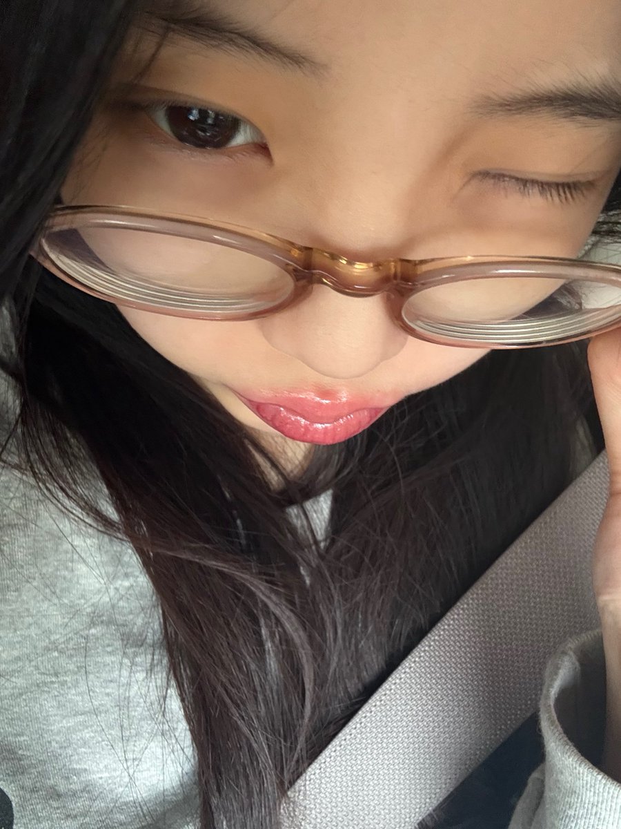 본인의 윙크 실력이 늘었다는 것에 굉장히 만족하고 있으신듯