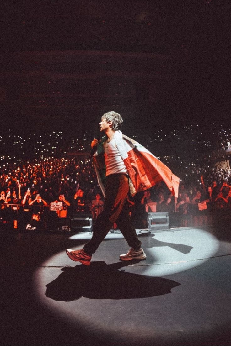LTpromoMX's tweet image. 📸 ¡MEXAS y Louistas del mundo! ¿Recuerdan ese viaje, ese concierto, esa locura por Louis? ¡Queremos verlo TODO!
🇬🇧 How Did I Get Here ໑̣
🇲🇽 ¿Cómo llegué aquí?
#HowDidIGetHere #Lemonade #LouisTomlinson