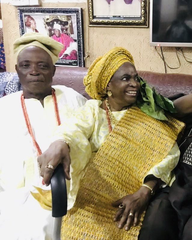 ekometa's tweet photo. Iyalode #11, Chief Mrs Oshodi (mom) welcomes the new Olubadan Oba Ladoja of Ibadanland. https://t.co/LdR9PszzZI