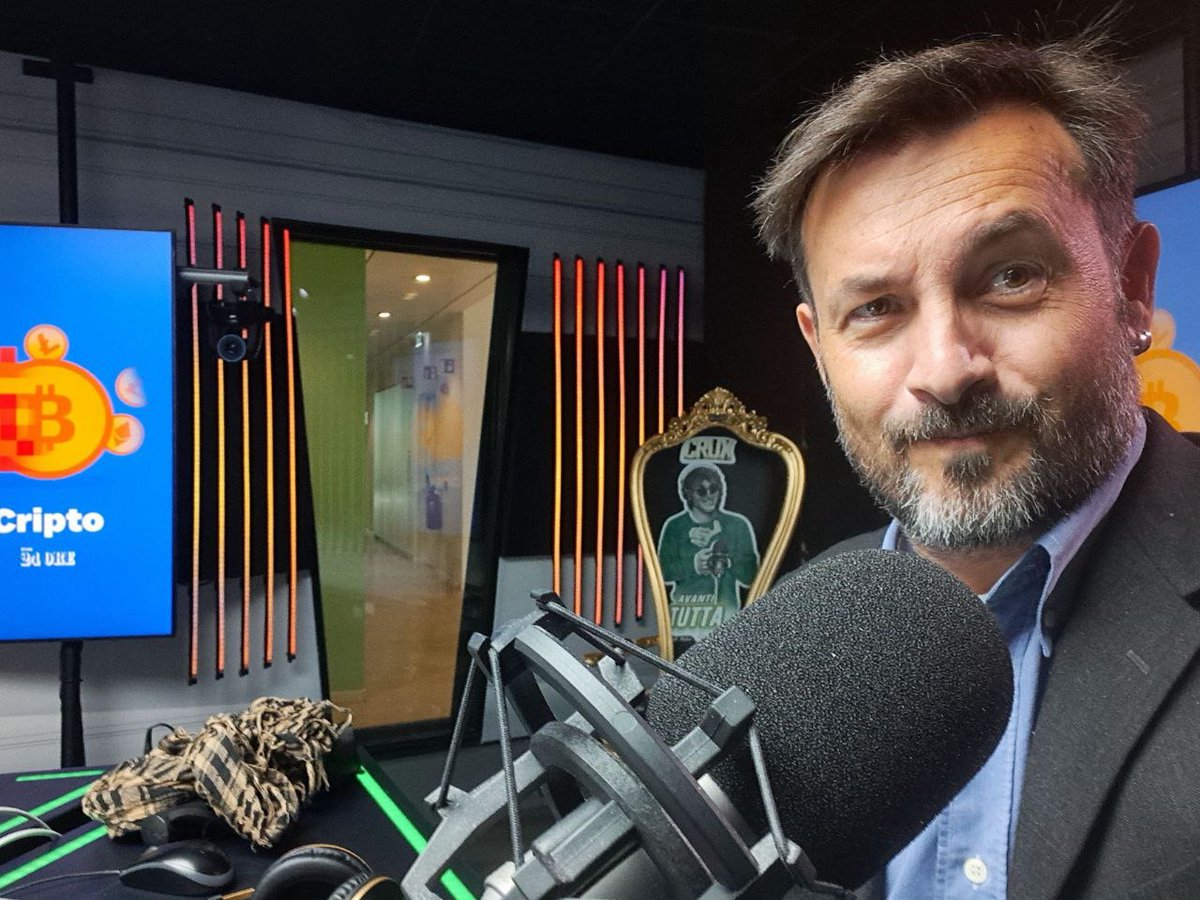 BlockChainCaffe's tweet image. Oggi grande giornata con @VitoLops presso gli studi del @sole24ore per la puntata TV di #Cripto !!