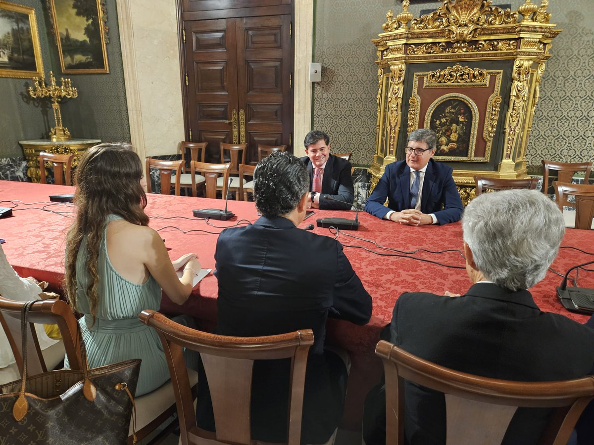 Seguimos estrechando lazos con el <a href="/MunicipioAgs/">Municipio de Aguascalientes</a>, trabajando en el hermanamiento que pronto unirá a nuestras ciudades y que profundizará en nuestras relaciones económicas y culturales.

Gracias a Gustavo Granados, Regidor de Desarrollo Económico, por su cercanía y colaboración.