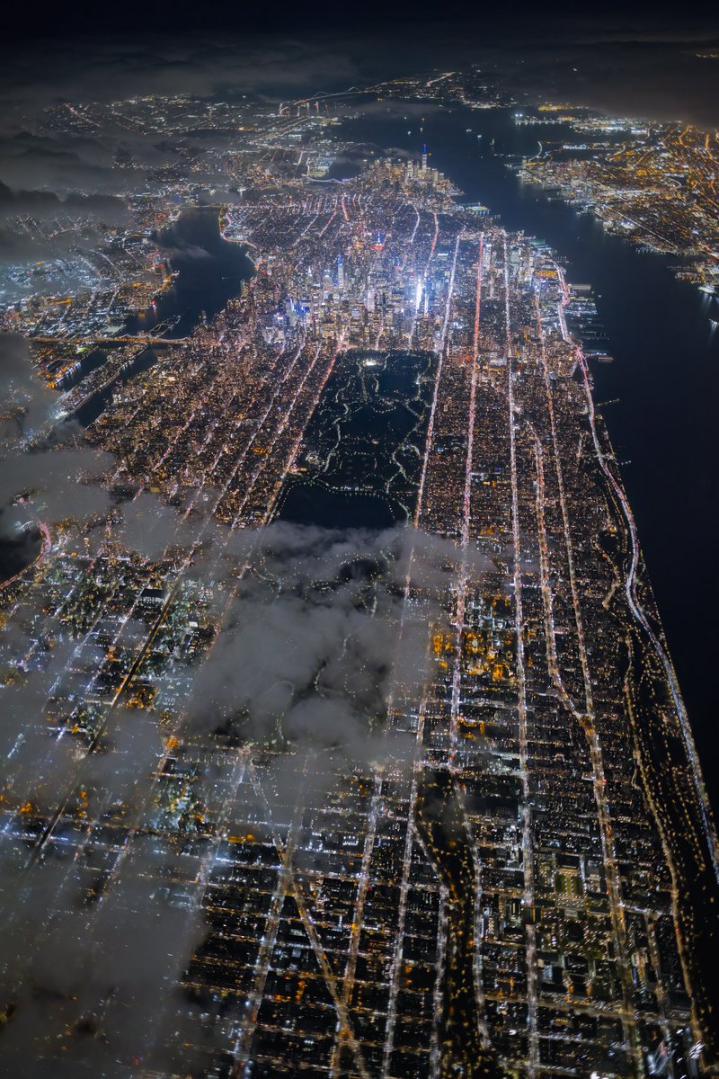 aestheticsguyy's tweet image. I dare you to beat my wallpaper 🔥