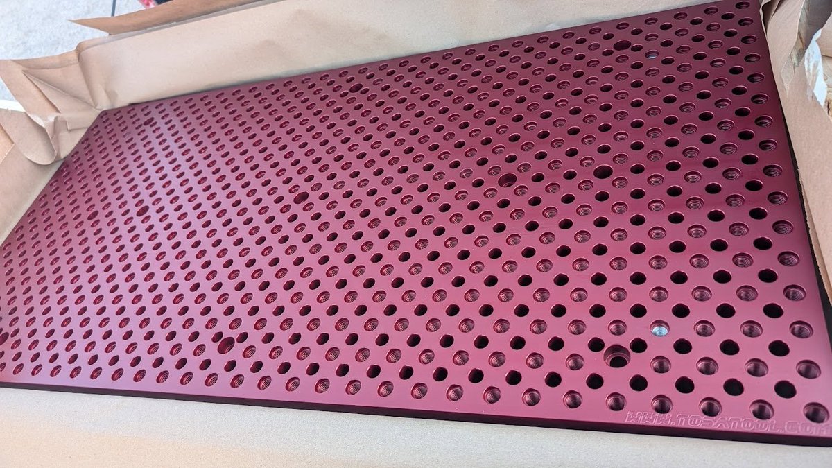 TosaTool's tweet image. In shipping today is a BEAUTIFUL plate for a Hurco VMX24! 1.25" thick x 20" x 40" 7075 Aluminum and it is Hard Coat Anodized RED! Very Very Nice! Off to California today! #hurco #hurcocnc #hurco_user