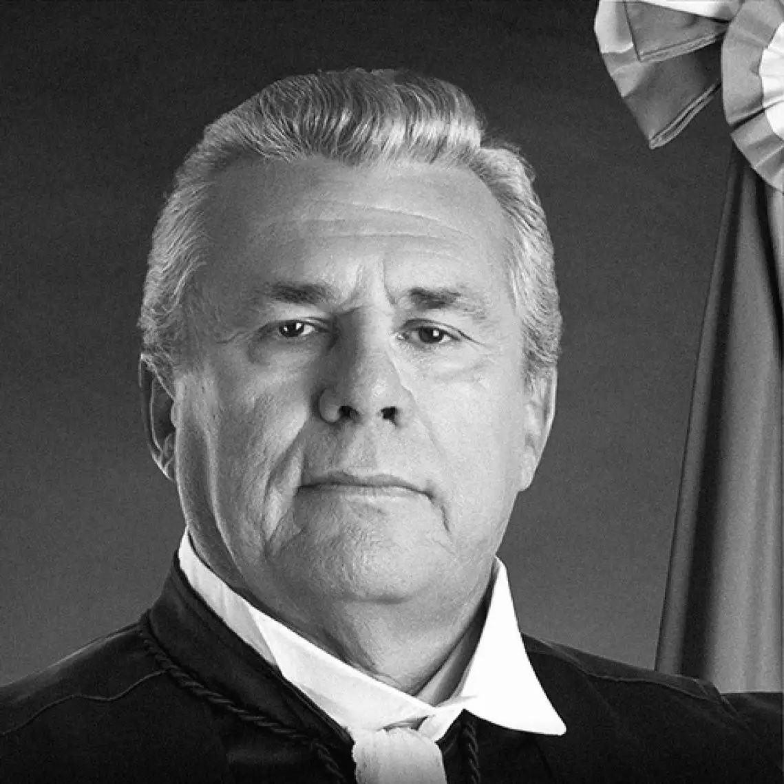 Dia triste: perdi hoje um amigo, Cícero de Souza. Ele teve uma carreira brilhante na Assembleia e no TCE,  além de destacar-se como pecuarista e empreendedor rural, estimado no Mato Grosso do Sul. Que seus familiares tenham conforto espiritual nessa hora tão difícil.