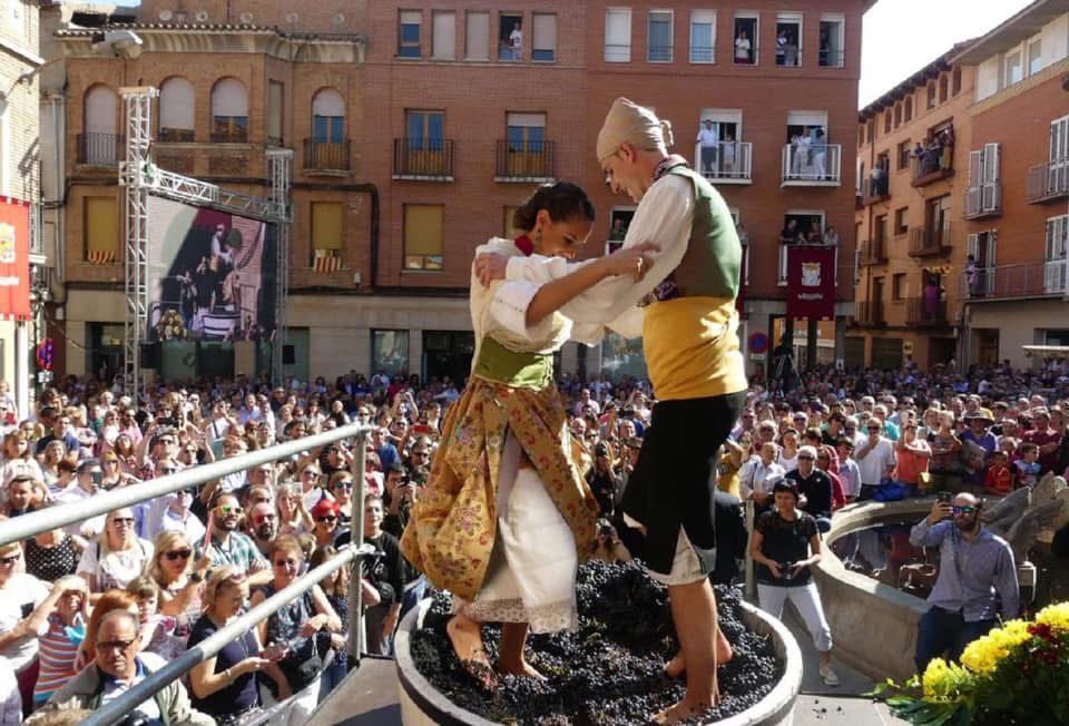 vino_piedras's tweet image. ¿Quieres ver el pisado de las uvas en directo y el encendido de la Fuente de la Mora de #Cariñena? 📺 👉🏼 en streaming en nuestro canal de YouTube 👉🏼 youtube.com/watch?v=6-2k59…

#FiestaDeLaVendimia