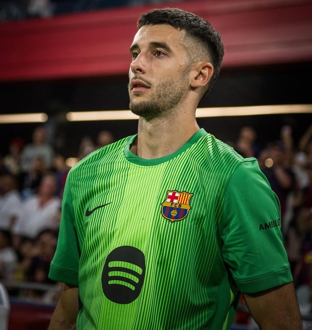 🚨 Raphinha et Joan Garcia seront absents le 1er octobre face au PSG en LDC. 

Joan Garcia sera absent entre 4 et 6 semaines, tandis que le Brésilien le sera pour 3 semaines. 

Pour rappel Gavi est également blessé au genou pour une durée de 5 mois. 🤕

[<a href="/FCBarcelona/">FC Barcelona</a>]
