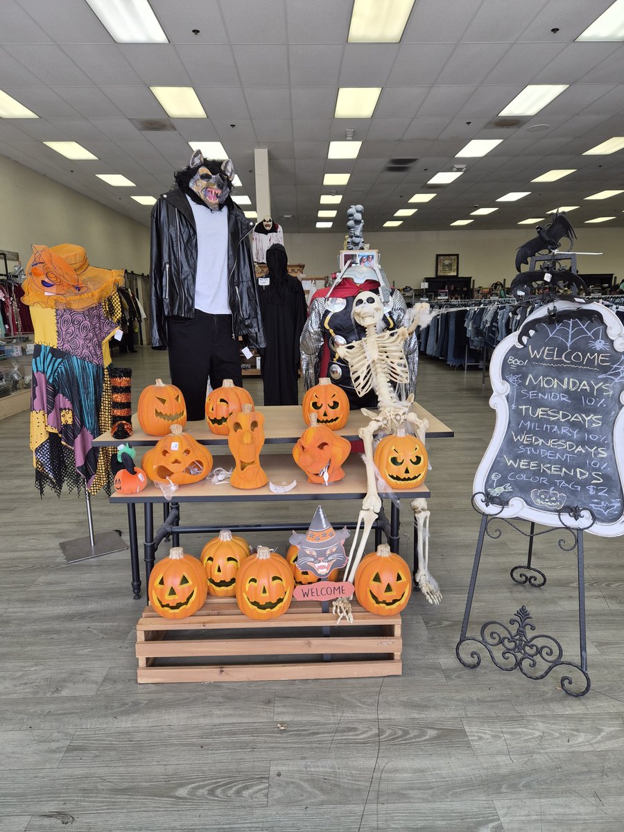 ThinkGoodwill's tweet image. 🎃👻 Our Halloween Boo-tiques Are Here – And They're OPEN! 👻🎃

📍 Find your nearest Goodwill SOLAC retail store bootique at thinkgood.org/shop

#HalloweenBootique #DIYCostumes #ShopGoodwill #SpookySeason #GoodwillSOLAC