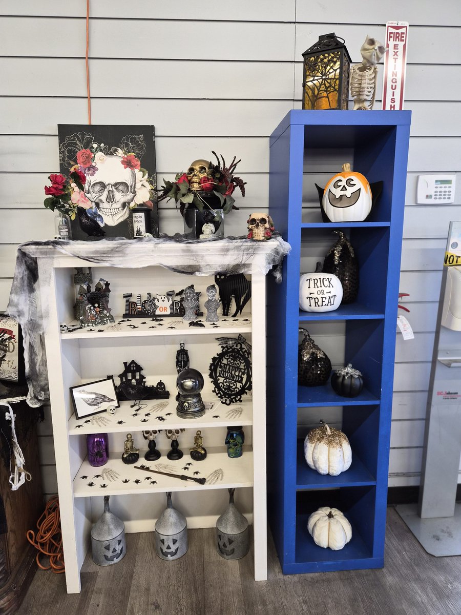ThinkGoodwill's tweet image. 🎃👻 Our Halloween Boo-tiques Are Here – And They're OPEN! 👻🎃

📍 Find your nearest Goodwill SOLAC retail store bootique at thinkgood.org/shop

#HalloweenBootique #DIYCostumes #ShopGoodwill #SpookySeason #GoodwillSOLAC