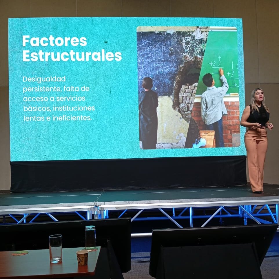 Politólogos Digitales (@politologosd) on Twitter photo 🔥| Selva Castiñeira <a href="/SelvaCastineira/">selva castiñeira</a> se presenta en la #CumbreCartagena 🇨🇴 con "Crisis de confianza en la política: cómo reconstruir legitimidad". 🔥| Selva Castiñeira <a href="/SelvaCastineira/">selva castiñeira</a> se presenta en la #CumbreCartagena 🇨🇴 con "Crisis de confianza en la política: cómo reconstruir legitimidad".