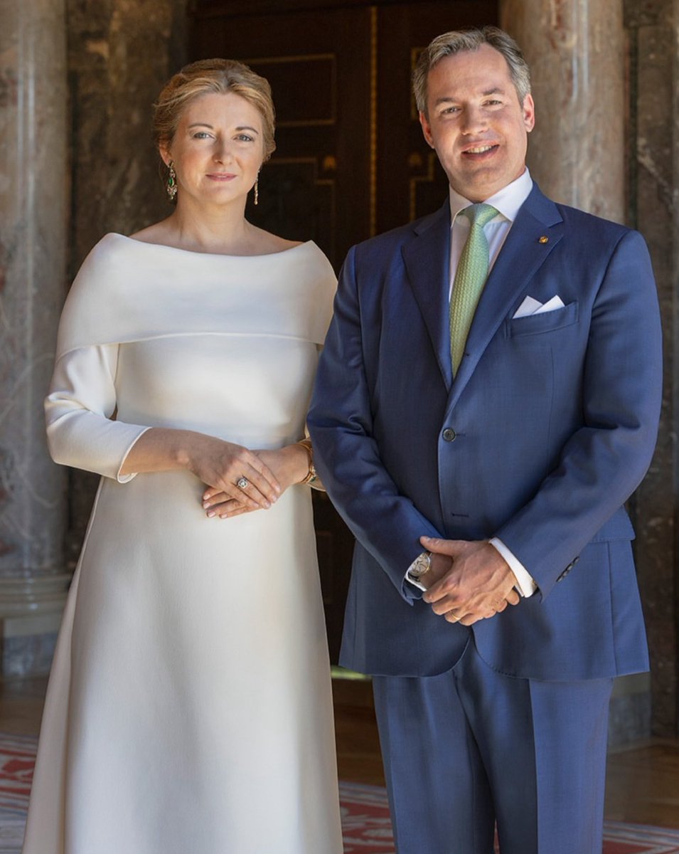 🇱🇺 El Gran Ducado de Luxemburgo ha especificado los horarios para la abdicación del Gran Duque Enrique. La ceremonia comenzará a las 10:00 de la mañana en el Palacio Gran Ducal, donde un emotivo discurso pondrá fin a 25 años de reinado. La lectura y firma de la renuncia tendrán