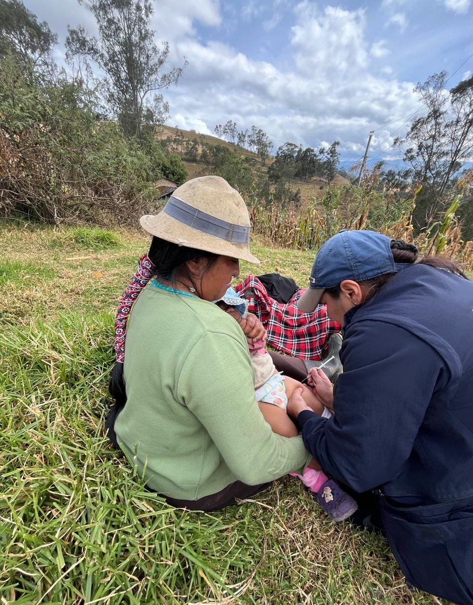 DPS_LosRios's tweet photo. #Guaranda | Con el fin de proteger a la población de atención prioritaria ante enfermedades inmunoprevenibles, @Salud_Ec realiza visitas domiciliarias en sectores de Guanujo y Julio Moreno. https://t.co/qIM5JKA48m
