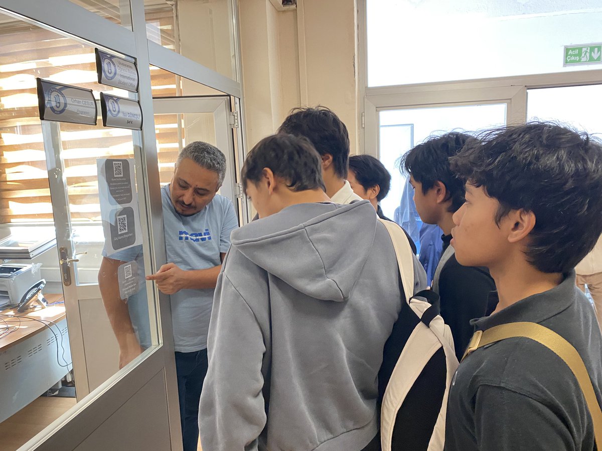 A1 seviyesindeki öğrencilerimiz bugün Ağdacı Kampüsünde keyifli bir keşif turu yapıp memurlarımızla tanışarak üniversitemizin bir parçası olmanın heyecanını yaşadı. 🫶🇹🇷
<a href="/profdraakkaya/">Prof. Dr. Ahmet AKKAYA</a> <a href="/gumuss/">Selçuk Gümüş</a> <a href="/sozdenizbocek/">Sabriye Özdeniz Böcek</a> <a href="/Bartinuni_ISO/">BartınUni ISO</a> <a href="/isobartinkulubu/">İso Kulübü Bartın</a>