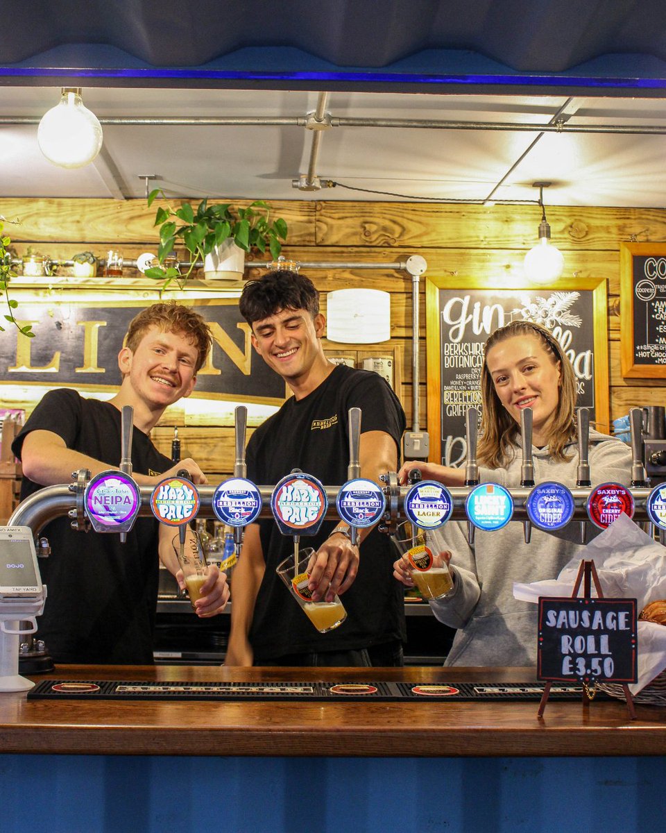 Weekends taste better with good beer. Come and let us pour you a pint (or two)!🙌

🏉 Tomorrow were showing the women's rugby in the Tap Yard 
🚐 Plus, Bokkie will be serving South African food 

Have a great weekend everyone. Cheers! 🍻