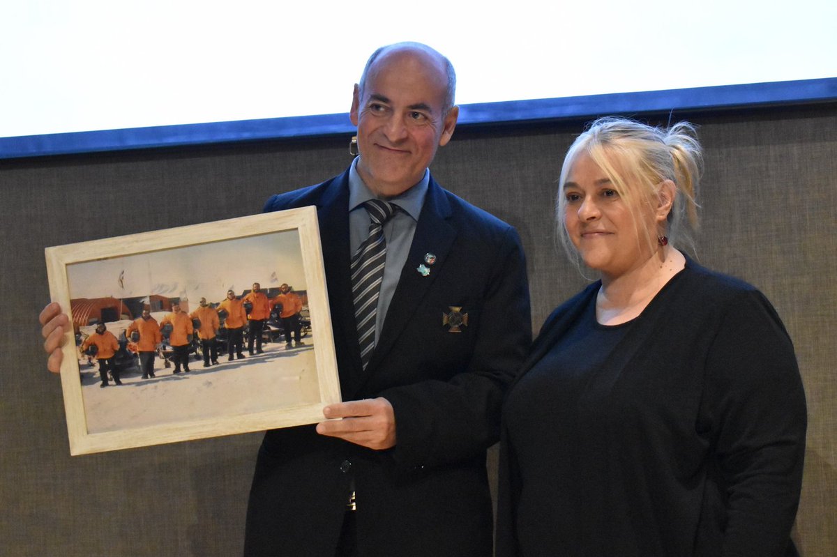 #Reconocimiento
Distinguen al personal que cumplió funciones en la Antártida Argentina
Iniciativa: Gustavo Cairo (LLA)
Resolución aprobada bajo el n° 366/25. Participaron del acto autoridades militares y los dip Mauro Giambastiani (MM), Alberto López (UCR), y el sen Oscar Sevilla