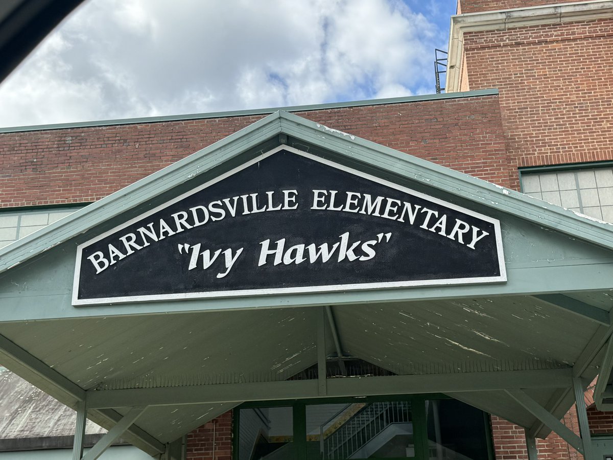 Dr_Rob_Jackson's tweet image. I love every visit to Barnardsville Elementary School! #LeadTheClimb