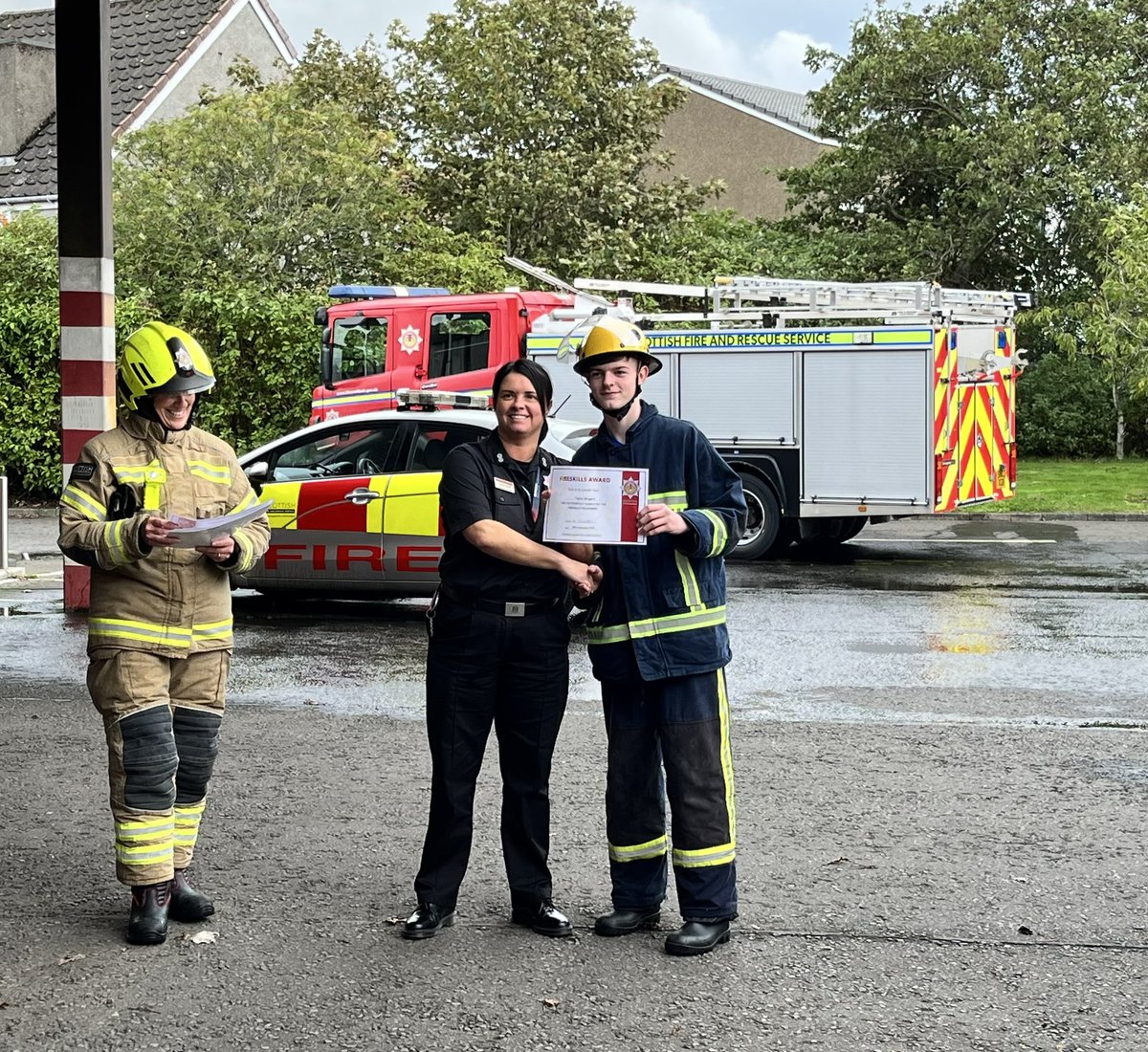 LochgellyHS's tweet image. Some of our amazing S5 learning from the best, during their Fireskills Course 👨‍🚒@FifeFire #NewSkills #Careers #DYW