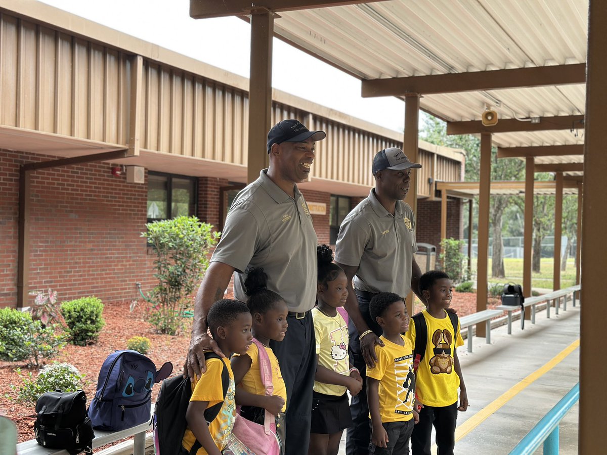 🔥We had a great morning at Springwood Elementary for “Dads Take Your Child to School Day.” Our crew was honored to help welcome students as they arrived with their dads and male role models — lots of smiles and a great way to start the day!🔥

#FullyCommitted to our community.