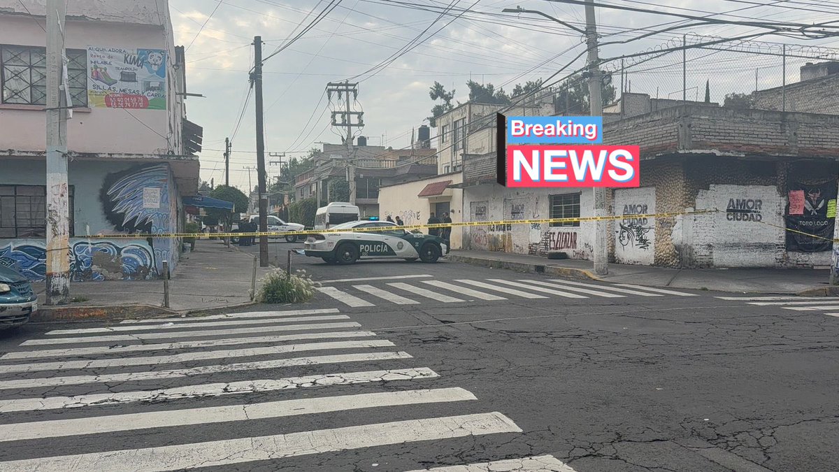 Halcon (@halcononce) on Twitter photo 🔴 Ejecutan a balazos a hombre que salió a correr en la GAM 🔴
Esta mañana, un hombre de aproximadamente 30 años , vecino de la colonia Gertrudis Sánchez, en <a href="/TuAlcaldiaGAM/">Alcaldía Gustavo A. Madero</a> , fue asesinado a balazos mientras hacía ejercicio.
El ataque ocurrió en la esquina de Oriente 121 y 🔴 Ejecutan a balazos a hombre que salió a correr en la GAM 🔴
Esta mañana, un hombre de aproximadamente 30 años , vecino de la colonia Gertrudis Sánchez, en <a href="/TuAlcaldiaGAM/">Alcaldía Gustavo A. Madero</a> , fue asesinado a balazos mientras hacía ejercicio.
El ataque ocurrió en la esquina de Oriente 121 y