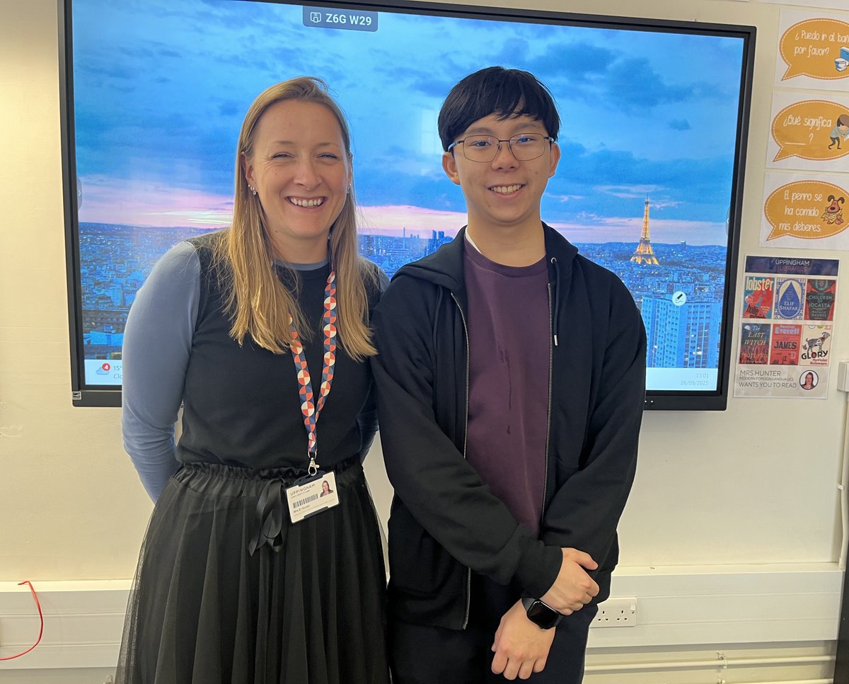 Upp_Languages's tweet image. It was great to see one of our former A level students on his way to begin studying French and Italian at University. Bonne chance!