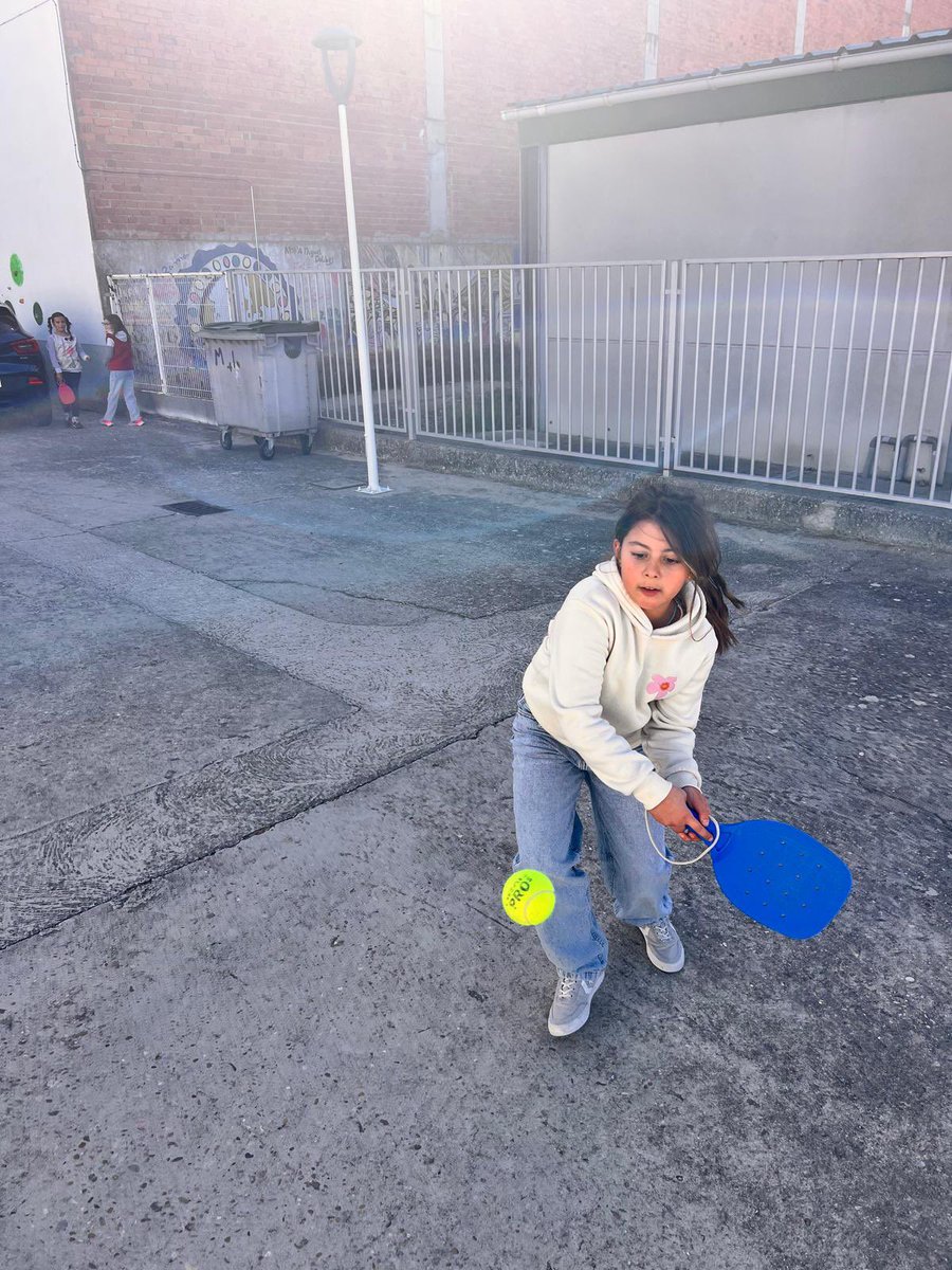 🏅¡Semana Europea del Deporte en marcha!

Durante estos días disfrutamos de juegos y deportes muy variados:
⚪️ Petanca
🪢 Comba
🏀 Baloncesto
🧗‍♀️ Escalada
🏓 Pickleball
🤾 Balonmano

#SemanaEuropeaDelDeporte #BeActive #Conexiones #CuidarmeParaCuidarte #VSVidaSana