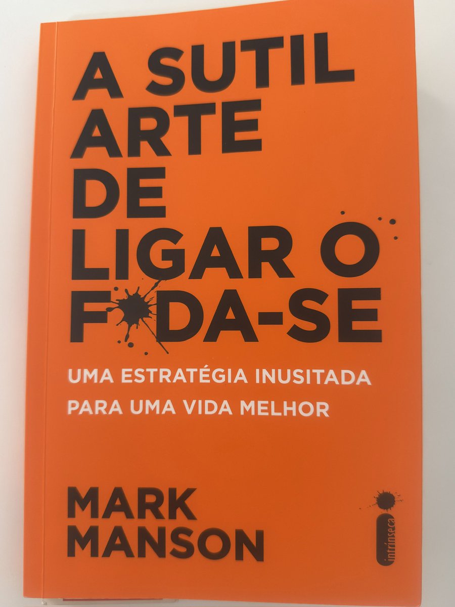 Meta 2025 - 40 livros
31 de 40 concluído 

"Se você está empacado num problema, não fique parado pensando; comece. Mesmo que não saiba o que está fazendo, o simples ato de entrar em ação e tentar solucionar o problema vai acabar fazendo as ideias certas aparecerem na sua cabeça."
