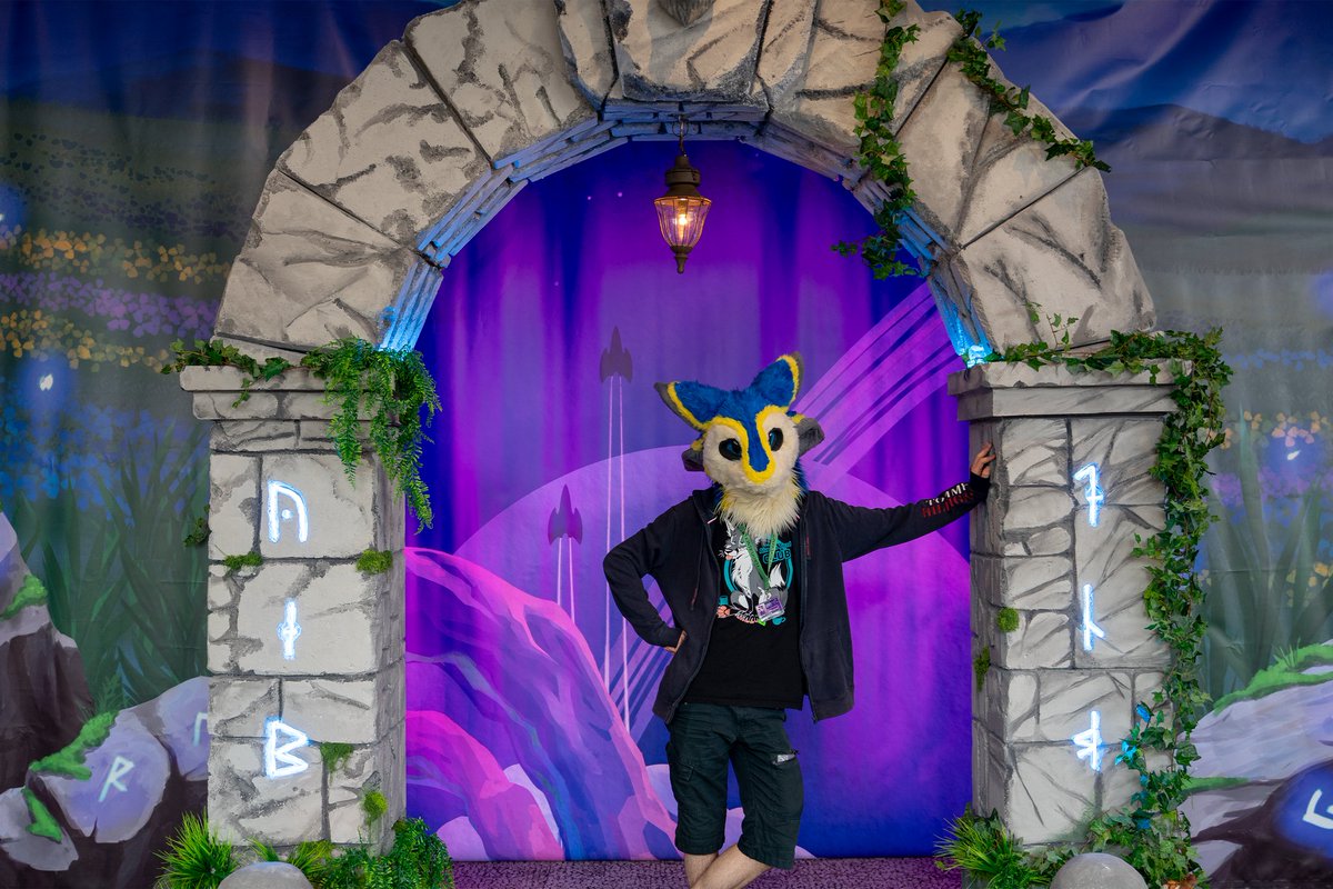 Care to join me under the magical archway of eternal underflufies? :3

📷 <a href="/GeriTheFox/">ᴉɹǝפ</a> 
📌 #Eurofurence29