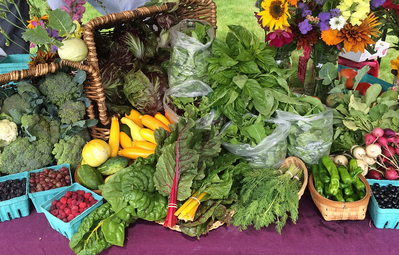 USDA_FNS's tweet image. Farmers market season is upon us! Take a look at the National Farmers Market Directory to find one near you: usdalocalfoodportal.com/fe/fdirectory_…