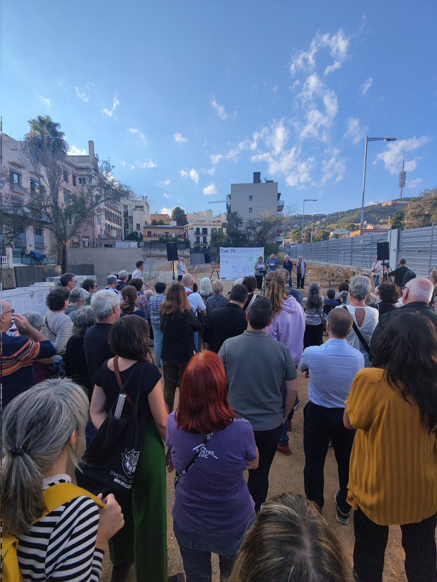 Avui som a la celebració de l'inici de les obres de <a href="/Can70B/">Can70 BCN</a>, un projecte de <a href="/sostrecivic/">Sostre Cívic</a>, membres d' <a href="/Habicoop_FCHC/">Habicoop (FCHC)</a>.

El primer habitatge cooperatiu sènior de Barcelona i de Catalunya sobre sòl públic!

Enhorabona!