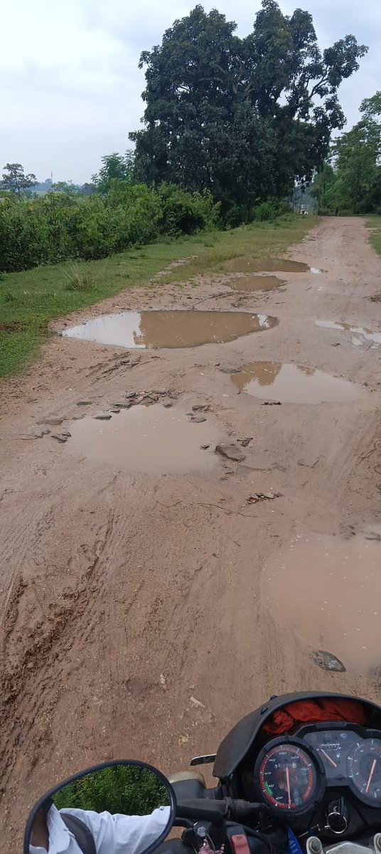 Coder_Pintu's tweet image. ଆଜି ଆମ ଗ୍ରାମର ଲୋକଙ୍କ ସହିତ ମିଶି @SriNilamadhabaSuna, ଆନନ୍ଦପୁର ଉପ-ଜିଲ୍ଲାପାଳଙ୍କୁ ଆମ ଗ୍ରାମର ପ୍ରଧାନ ରାସ୍ତା ମରାମତି ଓ ନୂତନ ରାସ୍ତା ନିର୍ମାଣ ପାଇଁ ଦାବୀପତ୍ର ପ୍ରଦାନ କରିଲୁ। ସେ ଆମ ସମସ୍ୟାଗୁଡିକୁ ସହାନୁଭୂତିର ସହିତ ବୁଝିଲେ ଏବଂ ସକାରାତ୍ମକ ଆଶ୍ୱାସନ ଦେଲେ।
@DistAdmKeonjhar @CMO_Odisha @IPR_Odisha @RDOdisha