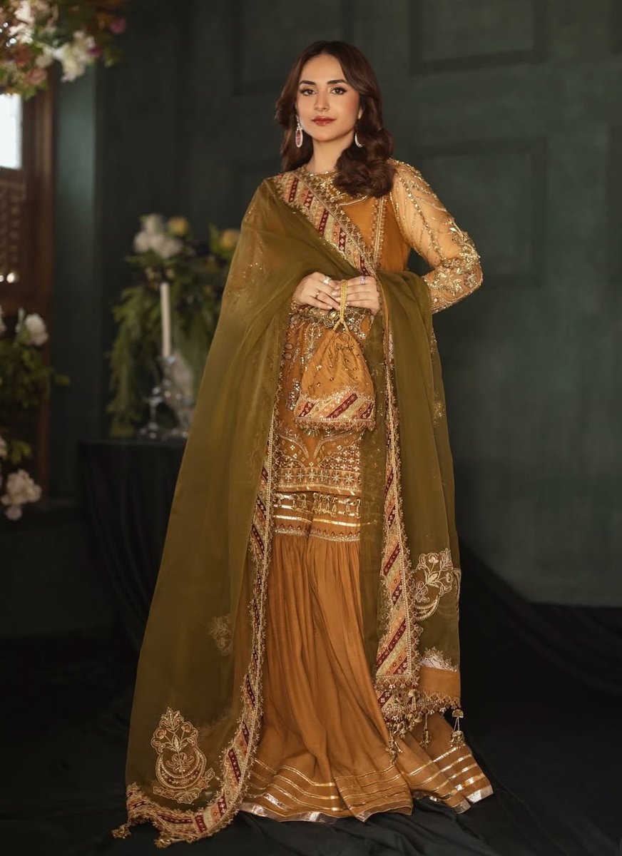 dukheliAatma's tweet image. Oh my hotness zaidi  🥵 
 mother 🔥 🥵  🥵 
#YumnaZaidi