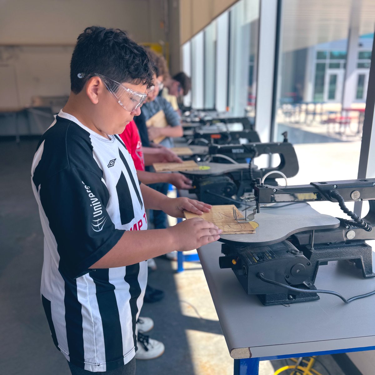 MrZamarron_KMS's tweet image. We are in business in the shop working on our first project in intro to engineering. #KMSCougarPride #HumbleCTE @HumbleISD_KMS @HumbleISD_CTE