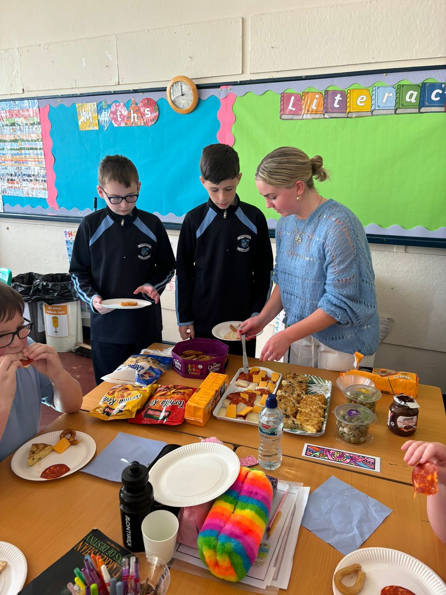 stmarysnsLK's tweet image. 5th class are really enjoying Spanish lessons with Ms. Connelly 🇪🇸 Today, they had the chance to try out different Spanish foods and could use their newly acquired Spanish phrases to order what they wanted. Ms. Connellys homemade Churros were our favourite! 🌟 😋 #ForeignLanguage